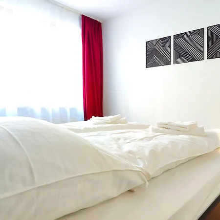 Terminal Design - Terrasse & Waipu Tv, Nahe Stuttgart Messe & Boeblingen