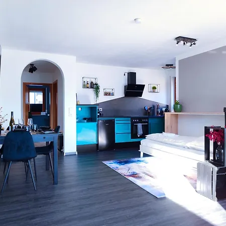 Terminal Design - Terrasse & Waipu Tv, Nahe Stuttgart Messe & Boeblingen * Steinenbronn